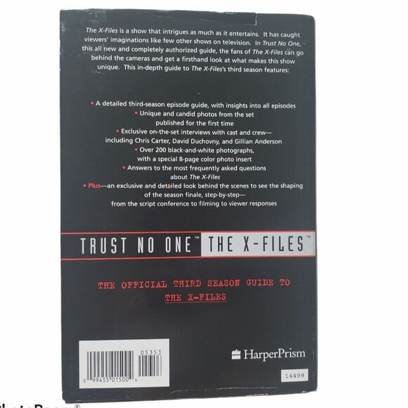 TRUST NO ONE : THE X-Files Book (1996) - Picture 4 of 7